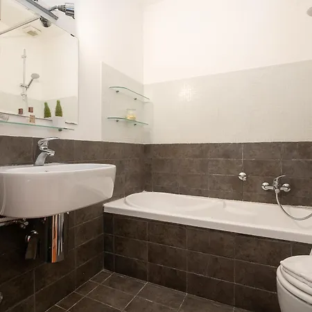 Casa Lucrezio Saint Peter's *