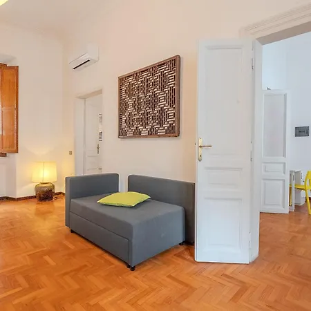 Casa Lucrezio Saint Peter's *