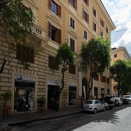 Casa Lucrezio Saint Peter's Rome